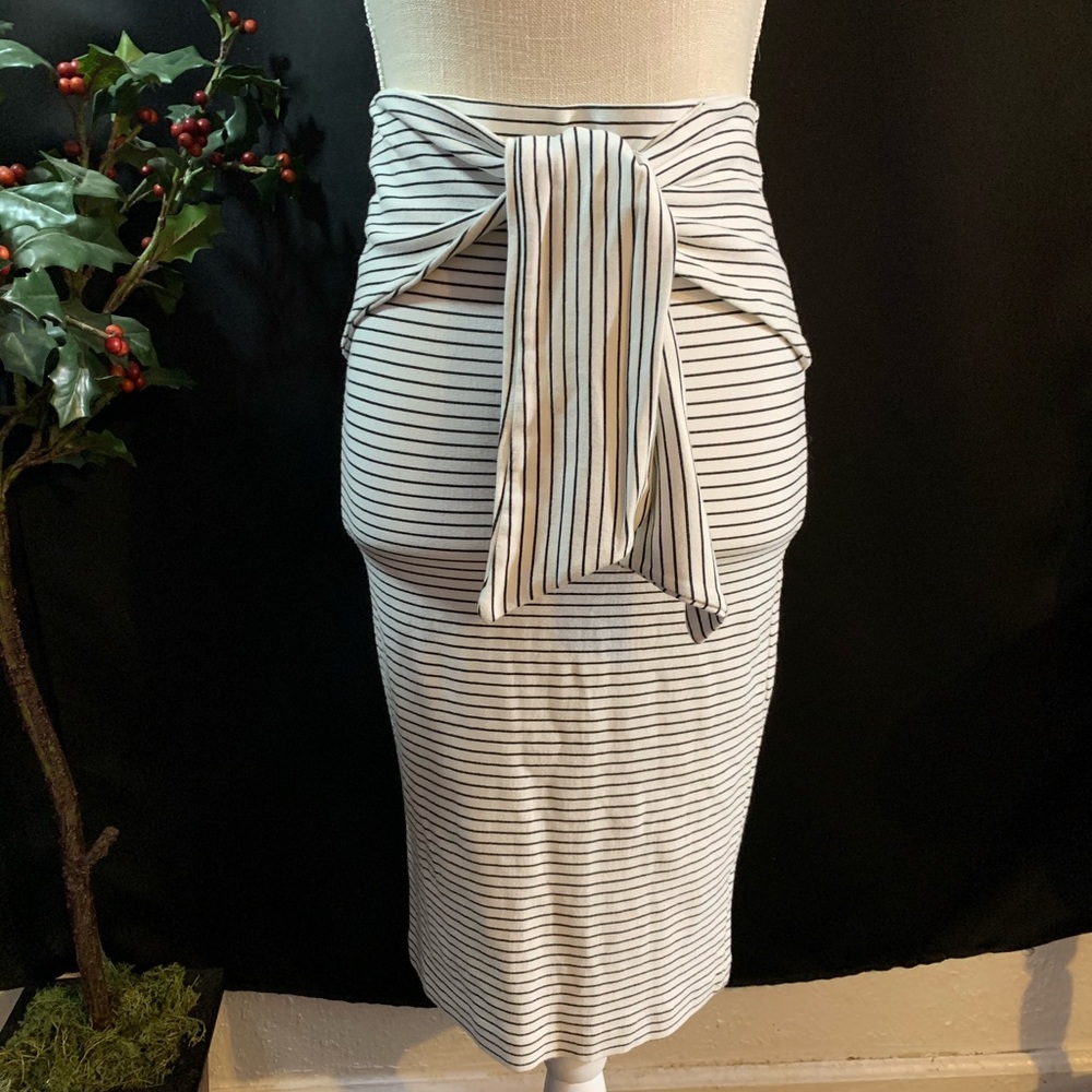 Trafaluc Zara M White Blk Pinstripe Stretch Skirt